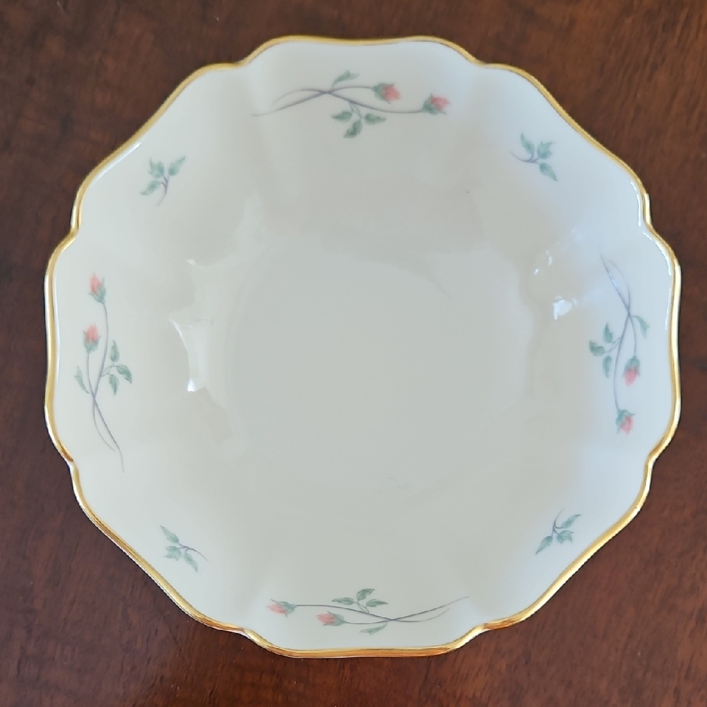 Lenox Rose Manor Scalloped Bowl with Gold Trim